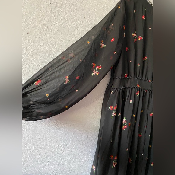 ‼️SOLD‼️Floral dress  - Picture 4 of 7